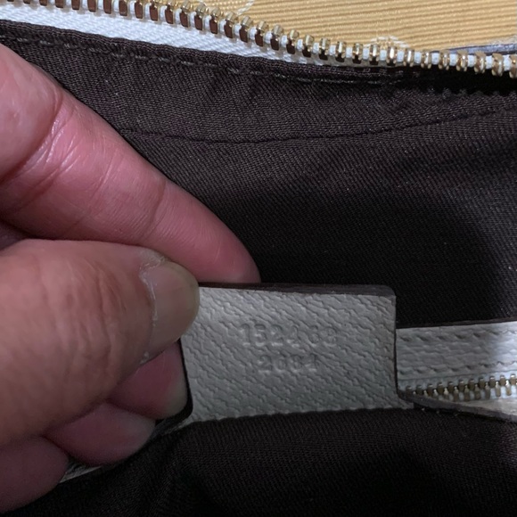 Gucci hobo bag.1 tiny stain. See pics.clean in/out - Picture 5 of 16